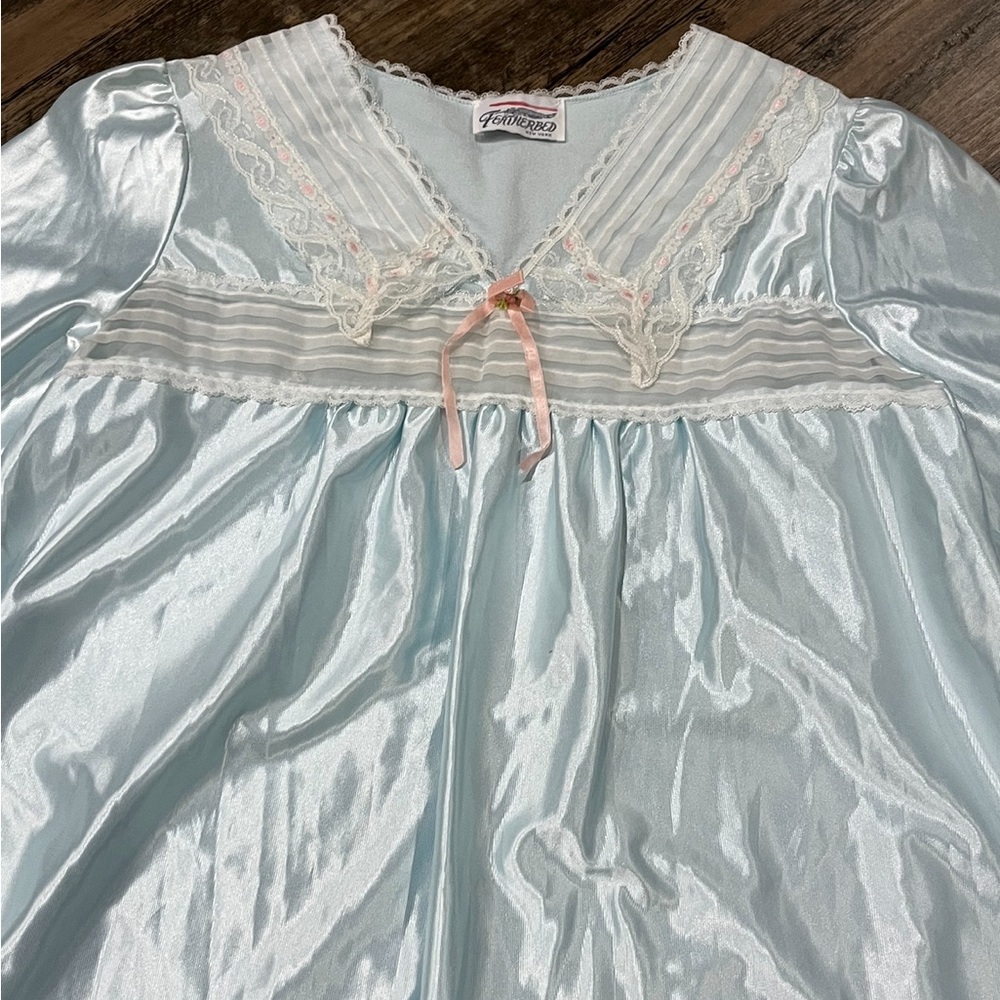 ๐บ๐ธ Featherbed Vintage Brushed back Satin Baby Blue Night Gown- NWT-Size Medium - Picture 2 of 11
